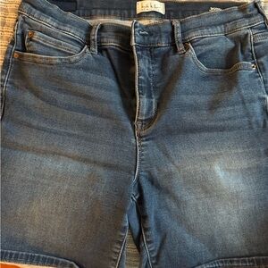 Nicole Miller Mid Rise Shorts